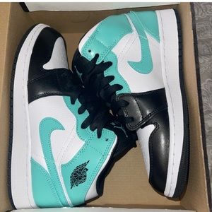 Jordan 1 mid